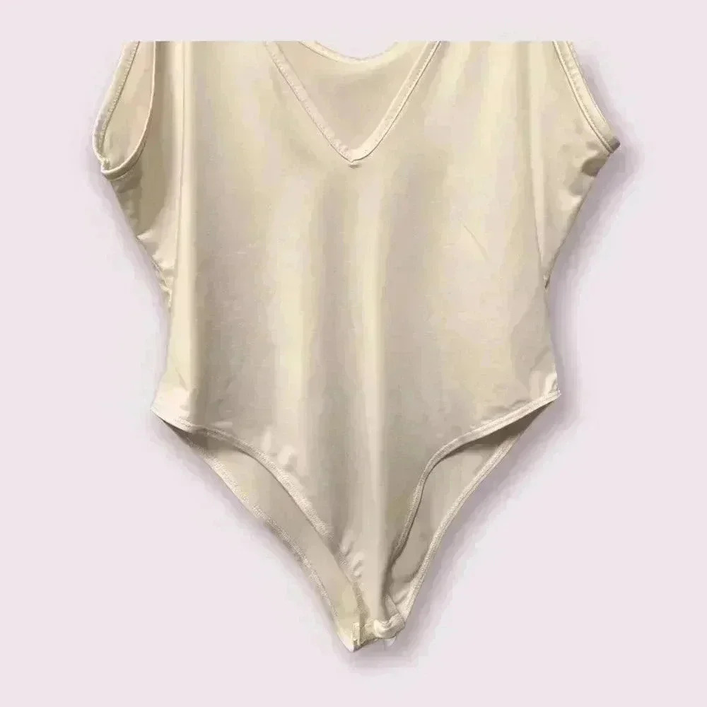 NWOT Shein Plunging Scoop Neckline Sleeveless Stretchy Casual White Bodysuit - Picture 6 of 10